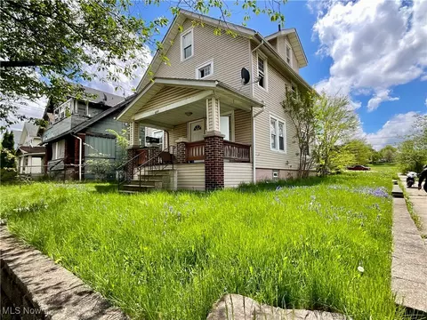 692 Roselawn Ave, Akron, OH 44306
