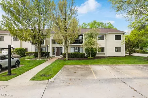 2935 N Bay Dr #H10, Westlake, OH 44145