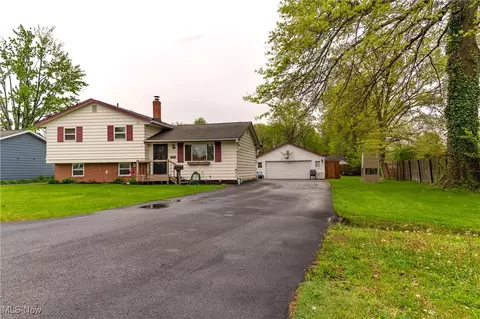7476 Dahlia Dr, Mentor On The Lake, OH 44060