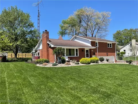 681 Grandview Ave, East Palestine, OH 44413