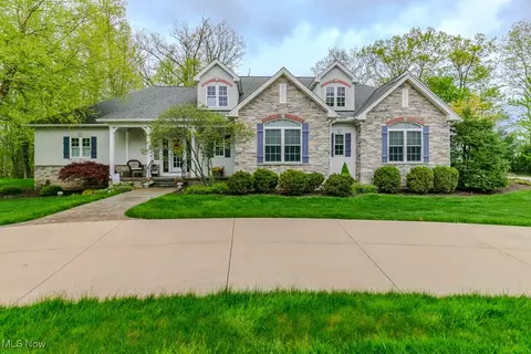 10163 Courtney Ln, Kirtland, OH 44094