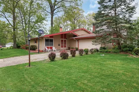 26460 Redwood Dr, Olmsted Falls, OH 44138