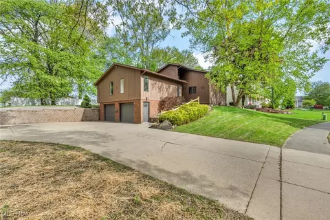433 Herbert Rd, Akron, OH 44312 photo 2