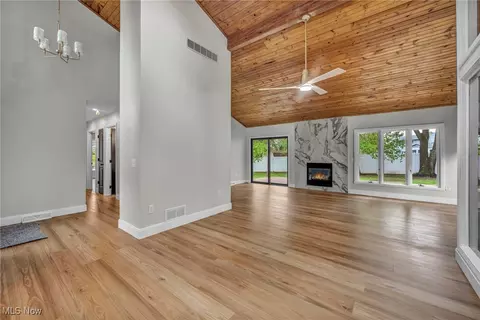 433 Herbert Rd, Akron, OH 44312 photo 5