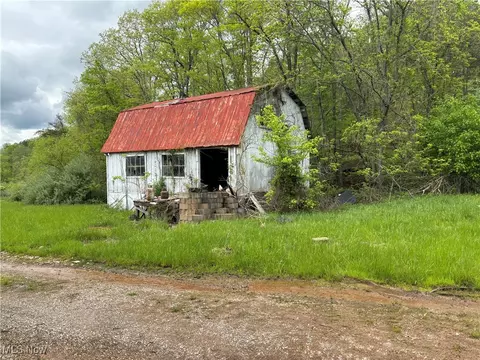 Exterior - 212 Rost Rd, Walker, WV 26180 photo 6 of 8