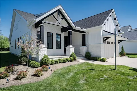 196 Bridgeport Way, Mayfield Heights, OH 44124
