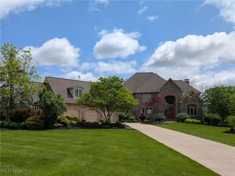 6313 Manor Glen Dr, Medina, OH 44256