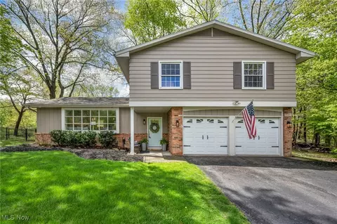 7805 Skylineview Dr, Mentor, OH 44060