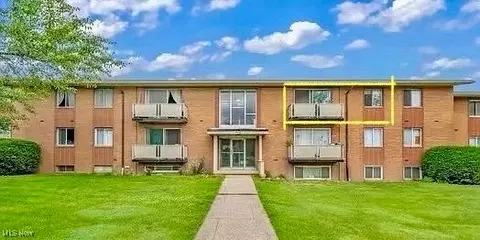 21841 River Oaks Dr #B4, Rocky River, OH 44116