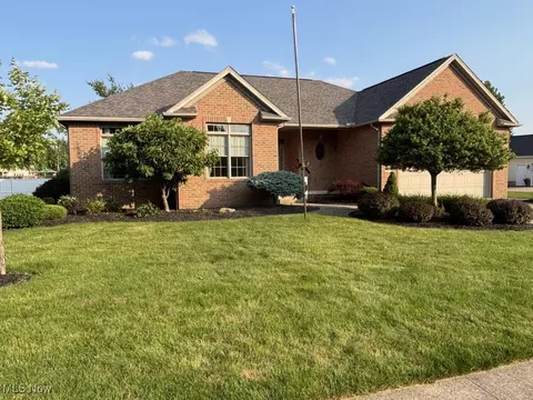 2030 Wynstone Cir NE, North Canton, OH 44720