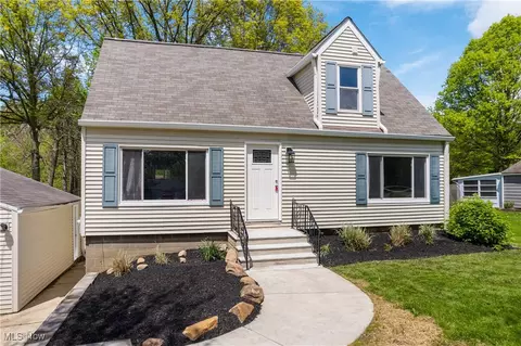 1725 Lillian Rd, Stow, OH 44224