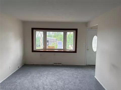 Living - 712 Freedom Ave, Akron, OH 44310 photo 1 of 2