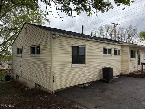 Exterior - 712 Freedom Ave, Akron, OH 44310 photo 2 of 2