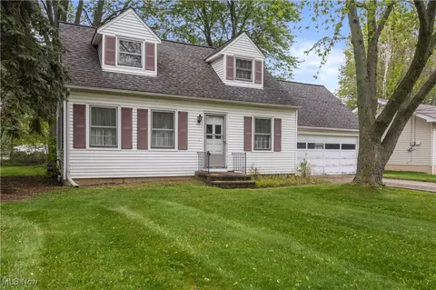 5524 Hartford Ave, Vermilion, OH 44089