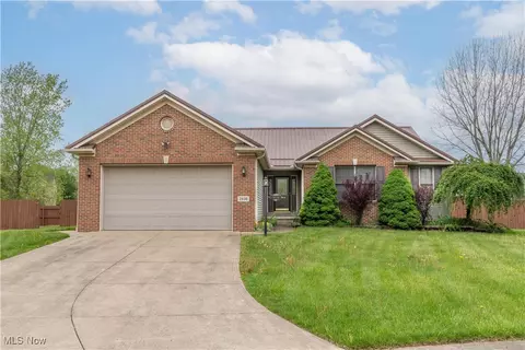 2806 Pin Oak St NE, Canton, OH 44704