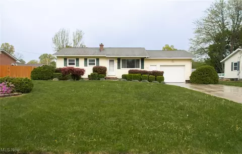 1487 Harden Dr, Barberton, OH 44203