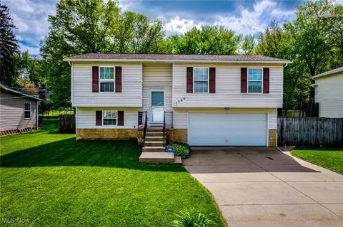 1760 Olalla Ave, Akron, OH 44305