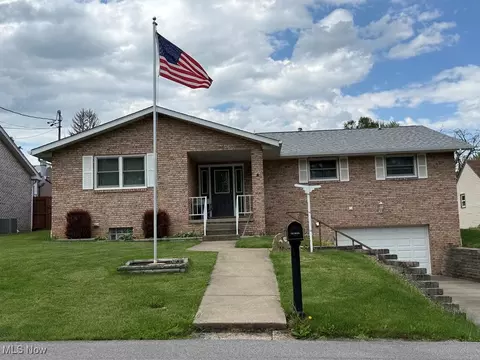 98 Angela Dr, Follansbee, WV 26037