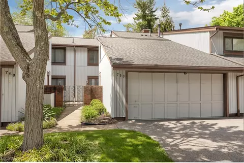 760 Spafford Oval, Sagamore Hills, OH 44067