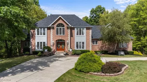 38500 River Ridge Ct, Grafton, OH 44044