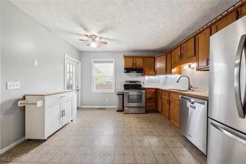 18 Lakeview Ct, Lagrange, OH 44050 photo 14