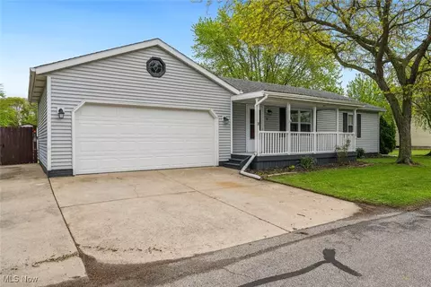 18 Lakeview Ct, Lagrange, OH 44050 photo 2