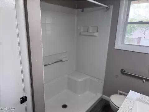 Bath - 1422 Lorimer Rd, Parma, OH 44134 photo 3 of 3