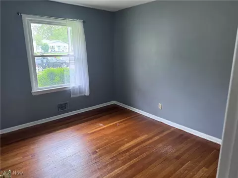 Bedroom - 1422 Lorimer Rd, Parma, OH 44134 photo 2 of 2