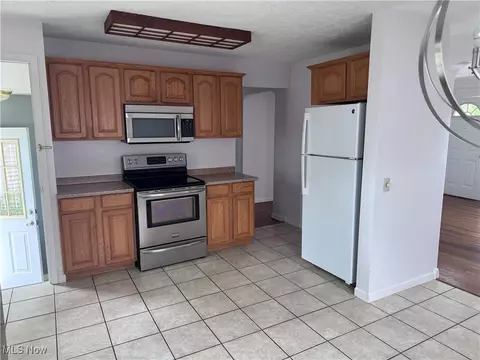 Kitchen - 1422 Lorimer Rd, Parma, OH 44134 photo 2 of 3