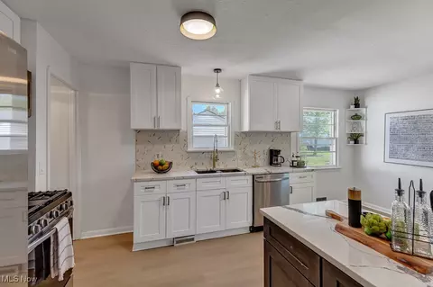 Kitchen - 185 Eldred Ave, Bedford, OH 44146 photo 2 of 3