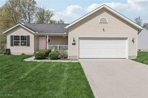 5033 Misty Glen Ln, Ravenna, OH 44266