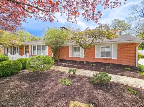 4864 Edinderry Dr NW, Canton, OH 44708