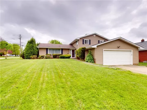 1930 Aldersgate Dr, Lyndhurst, OH 44124