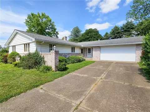 405 2nd Ave SW, Beach City, OH 44608