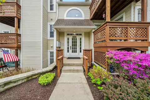 1328 Cedarwood Dr #A3, Westlake, OH 44145