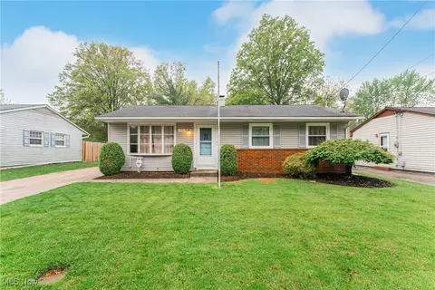 1232 Hollyview Dr, Vermilion, OH 44089