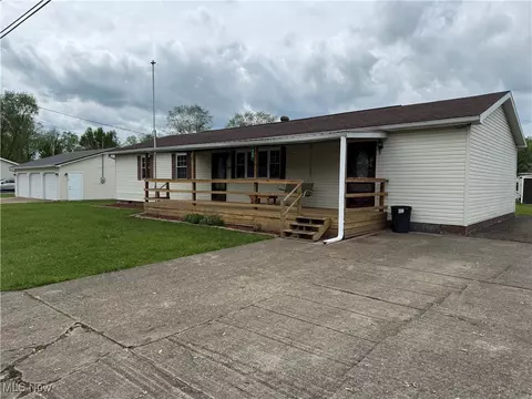 402 Washington Dr, Mineral Wells, WV 26150