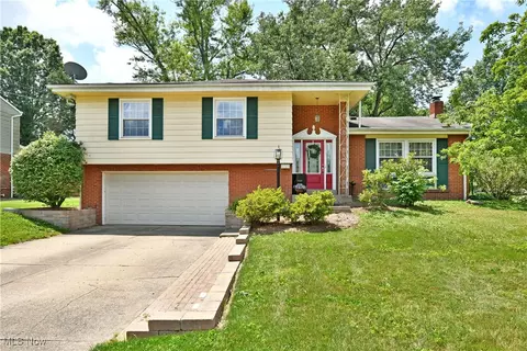 1723 Coventry Ave NE, Howland, OH 44483