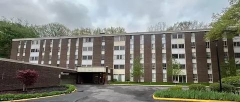 3068 Kent Rd #211, Stow, OH 44224