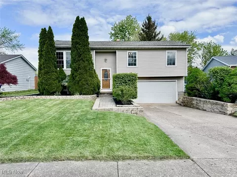 5571 Reef Rd, Mentor On The Lake, OH 44060