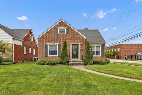 4562 Bain Park Dr, Fairview Park, OH 44126