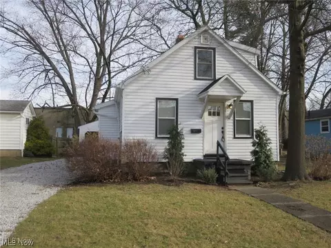 2477 Talbot St, Cuyahoga Falls, OH 44221