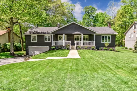 17170 N Brook Trl, Chagrin Falls, OH 44023