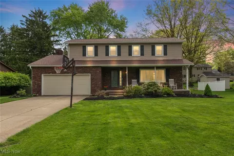 275 Mistwood Dr, Tallmadge, OH 44278