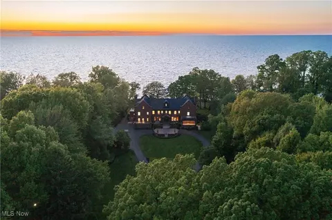12725 Lake Shore Blvd, Bratenahl, OH 44108