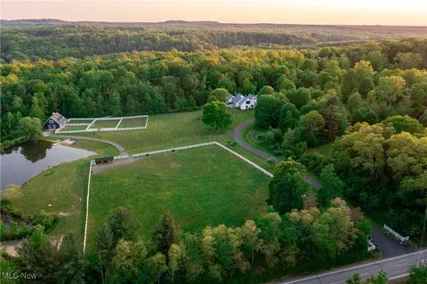 9050 Mentor Rd, Chardon, OH 44024
