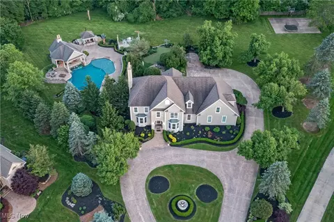 915 Creek View Dr, Aurora, OH 44202