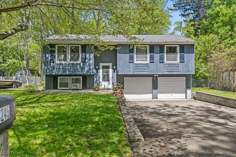 6245 Campbell Dr, Madison, OH 44057