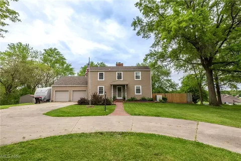 13658 Market Ave N, Hartville, OH 44632
