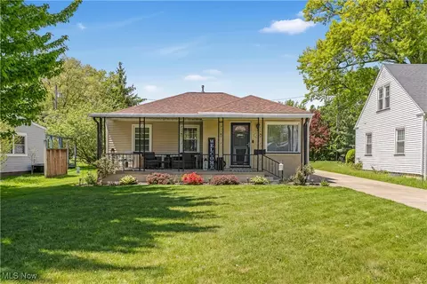 379 Foster Dr NE, Warren, OH 44483